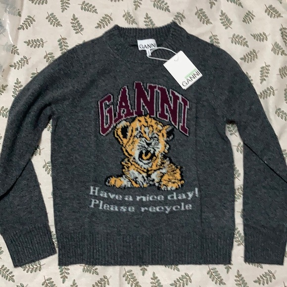 Women's Relaxed Jersey Tiger sweater size Medium